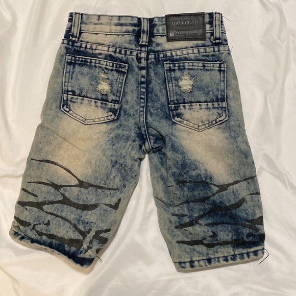 Boys shorts- Size 7 - Picture 2 of 2